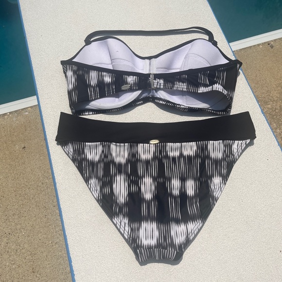 ๐ค๐ค Bandeau, cheeky black and white bikini ๐ค๐ค - Picture 2 of 4